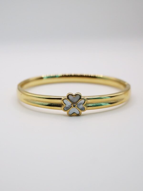 Stylish White Flower Stainless Steel Bangle - gg000085