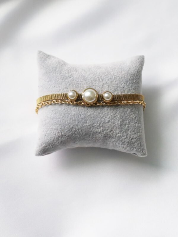 golden-multi-chain-bracelet-with-pearl-link-chain-design-gg000066