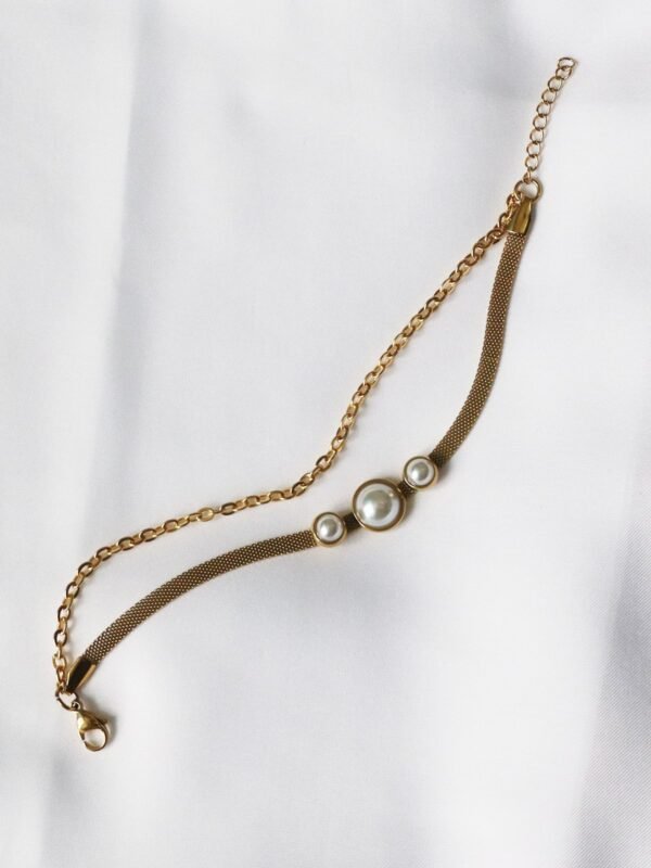 golden-multi-chain-bracelet-with-pearl-link-chain-design-gg000066