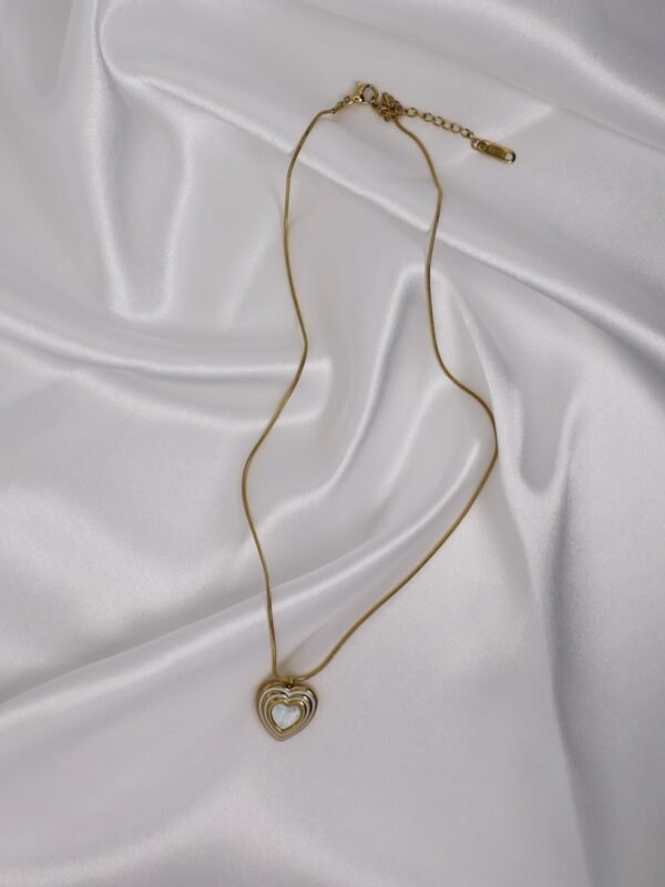 Layered Mother of Pearl Heart Pendant Necklace - gg000089